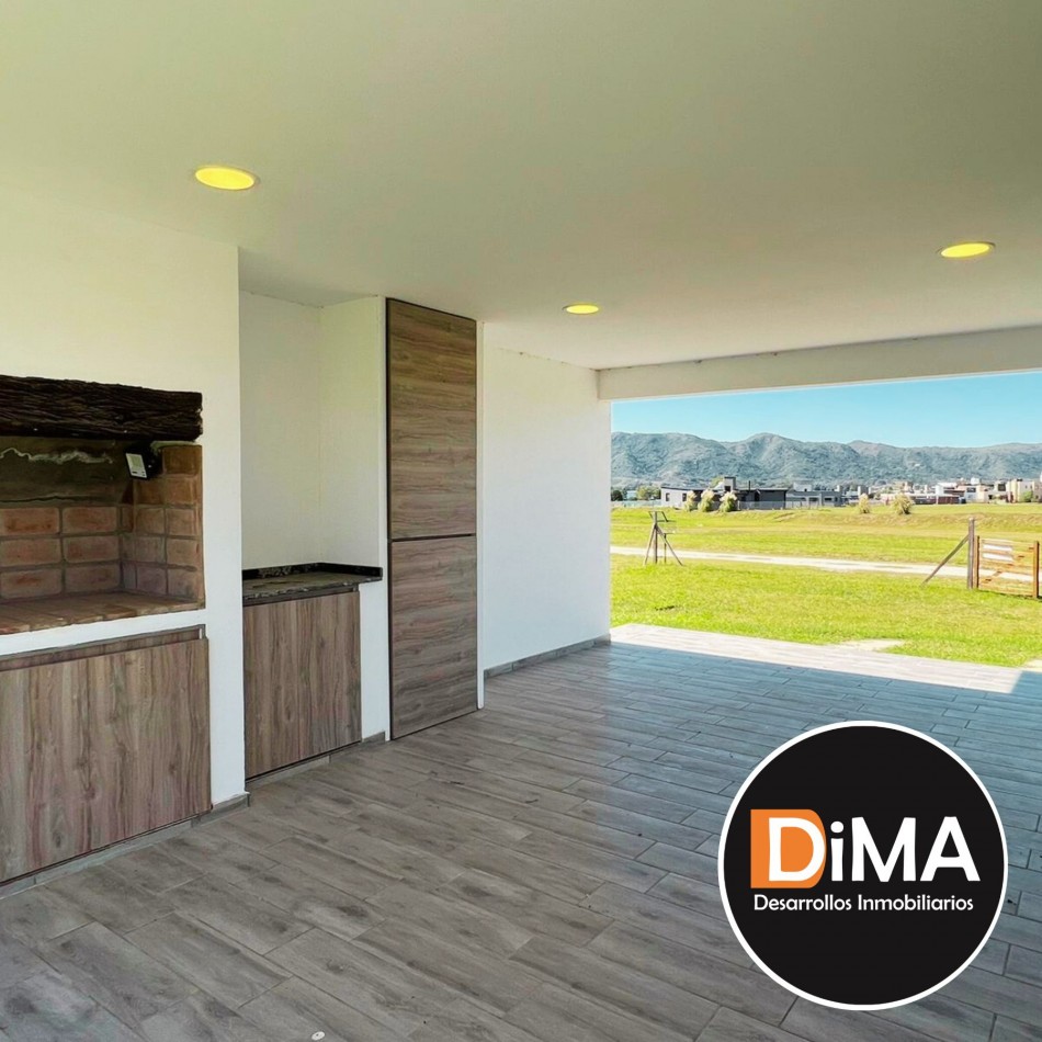 VENTA - Casa 4 ambientes con Pileta - Puerto del Aguila