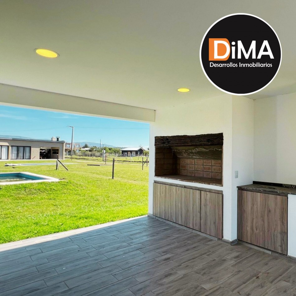 VENTA - Casa 4 ambientes con Pileta - Puerto del Aguila