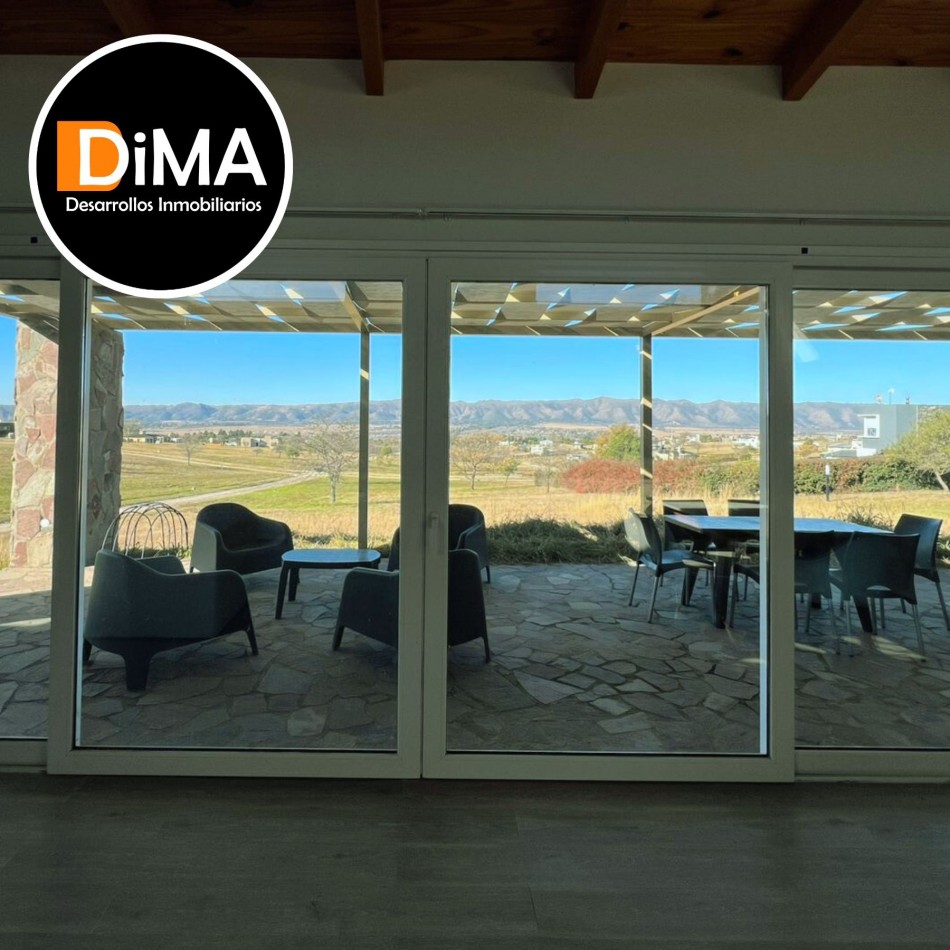 VENTA DE CASA 3 AMB. EN BARRIO ALTOS DEL CORRAL - LOS REARTES