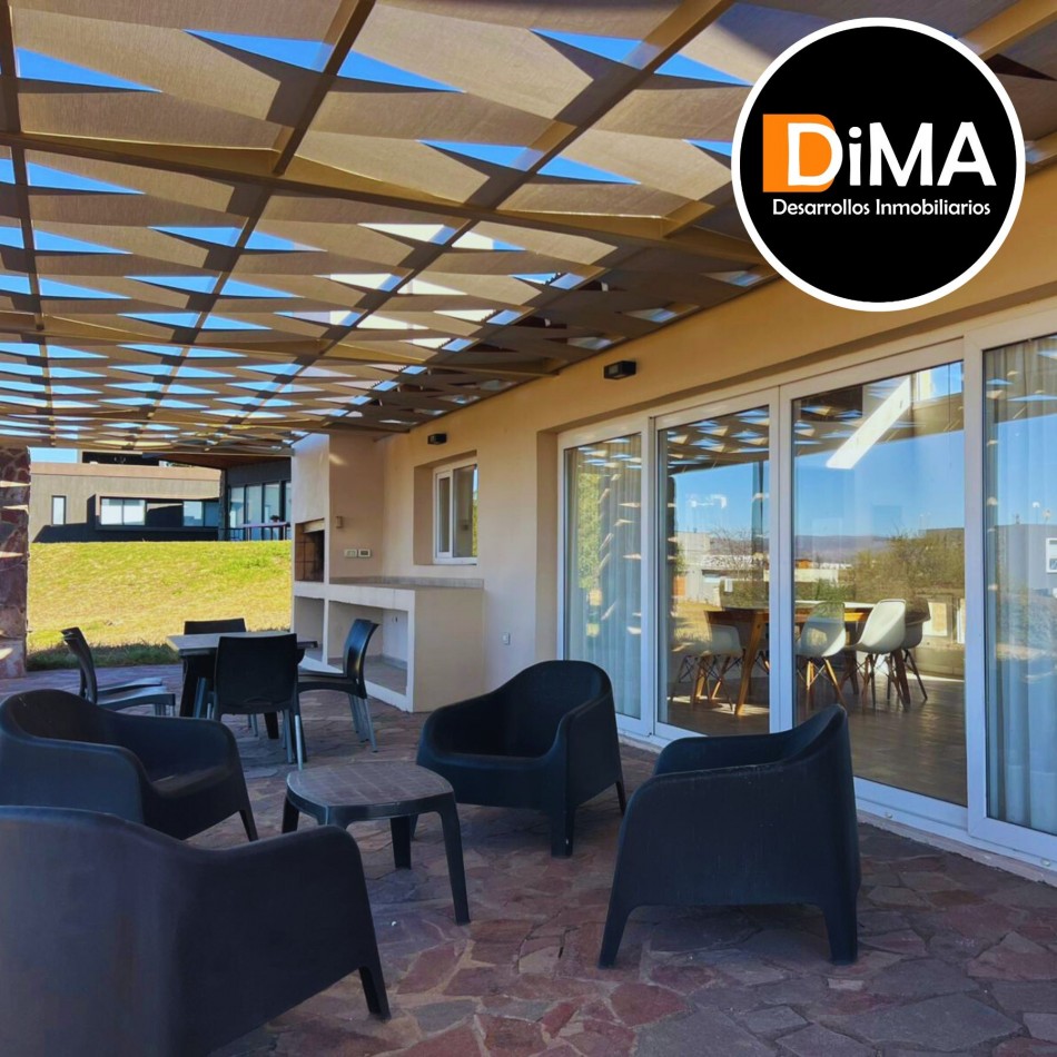 VENTA DE CASA 3 AMB. EN BARRIO ALTOS DEL CORRAL - LOS REARTES