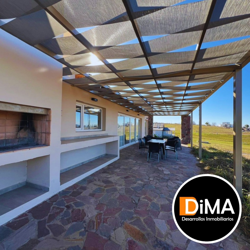 VENTA DE CASA 3 AMB. EN BARRIO ALTOS DEL CORRAL - LOS REARTES